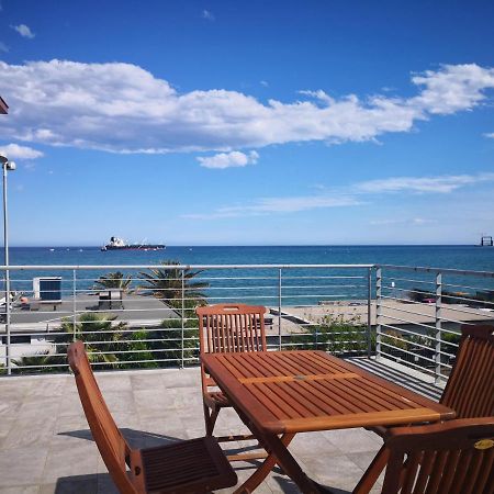 Appartamento Deluxe Con Terrazza Sul Mare Savona Luaran gambar