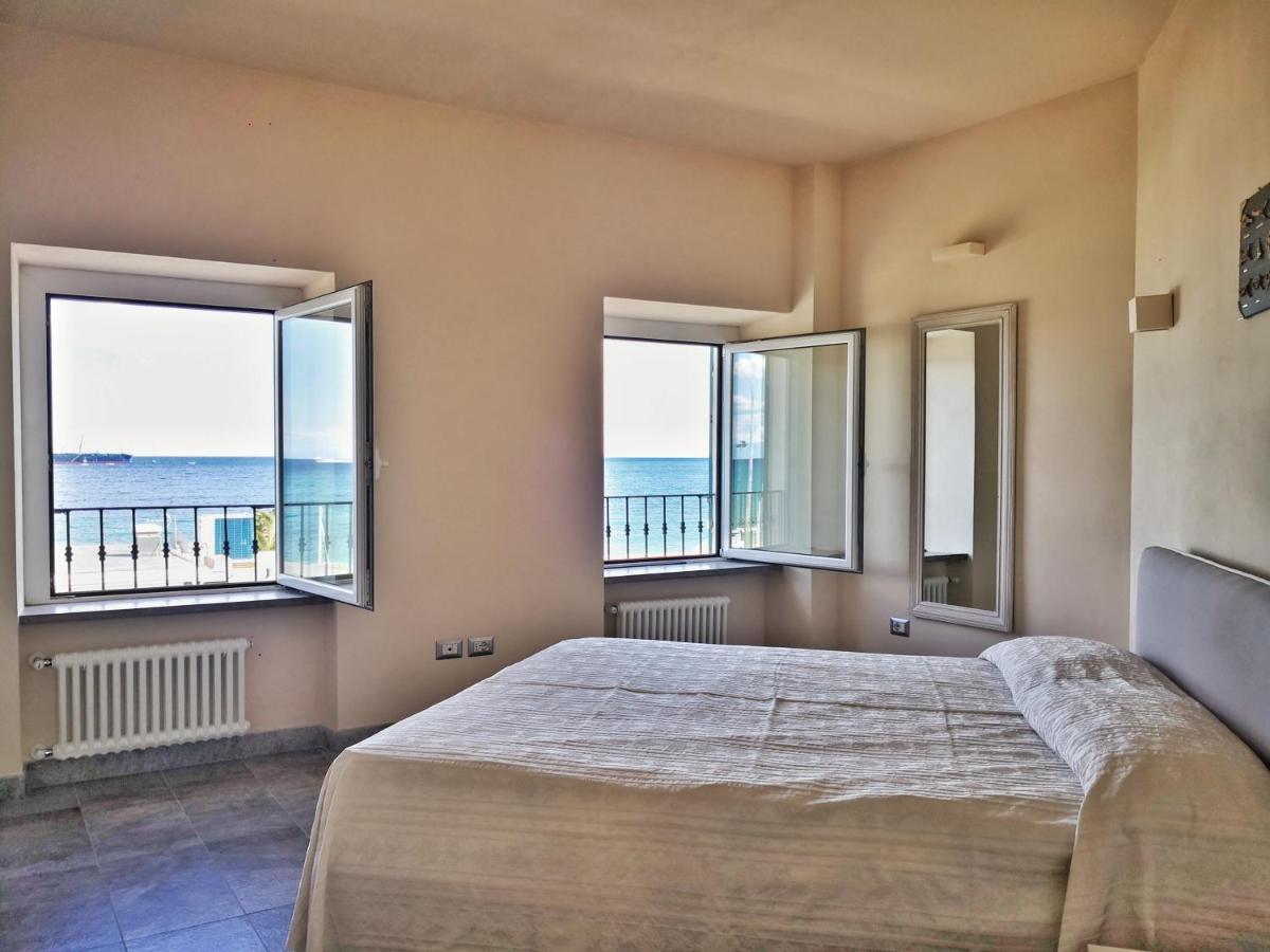 Appartamento Deluxe Con Terrazza Sul Mare Savona Luaran gambar