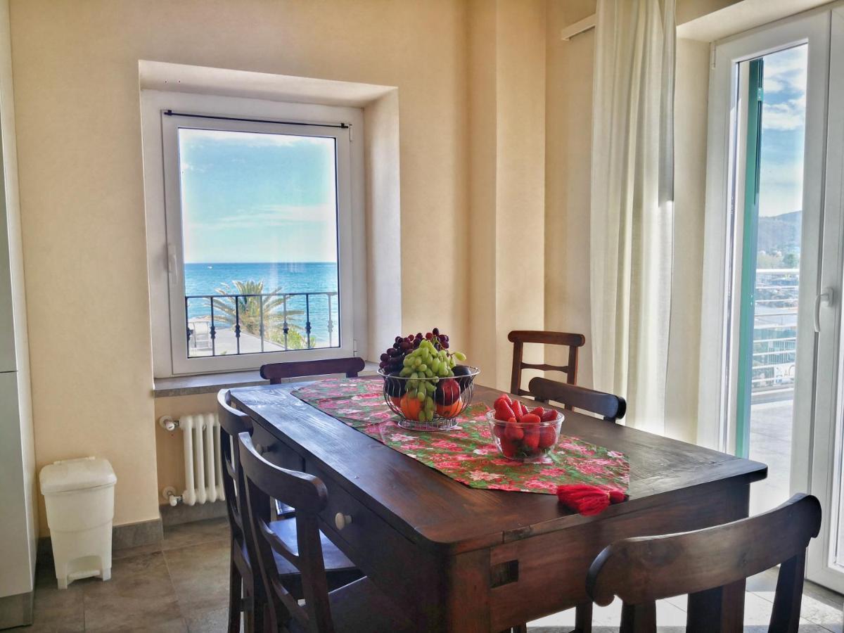 Appartamento Deluxe Con Terrazza Sul Mare Savona Luaran gambar