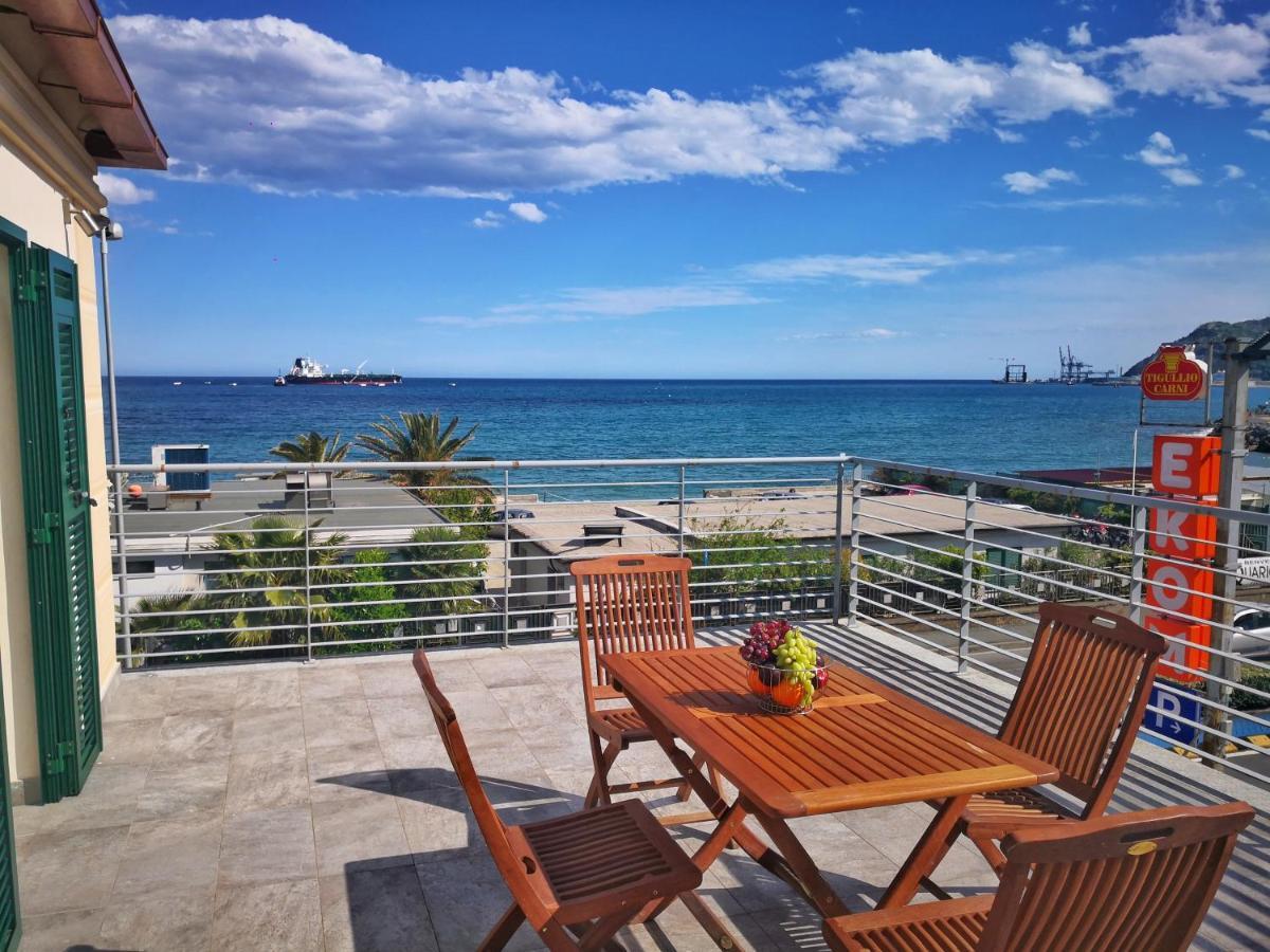 Appartamento Deluxe Con Terrazza Sul Mare Savona Luaran gambar