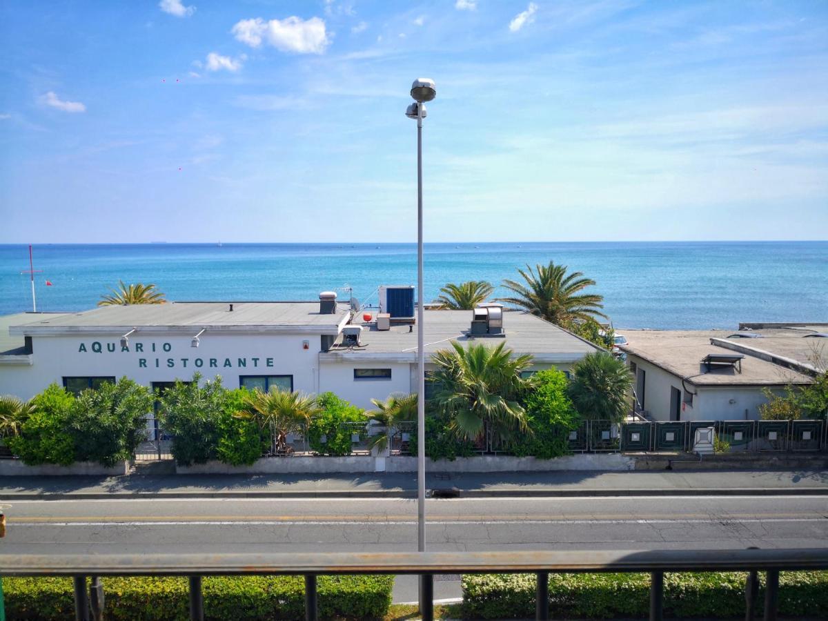 Appartamento Deluxe Con Terrazza Sul Mare Savona Luaran gambar