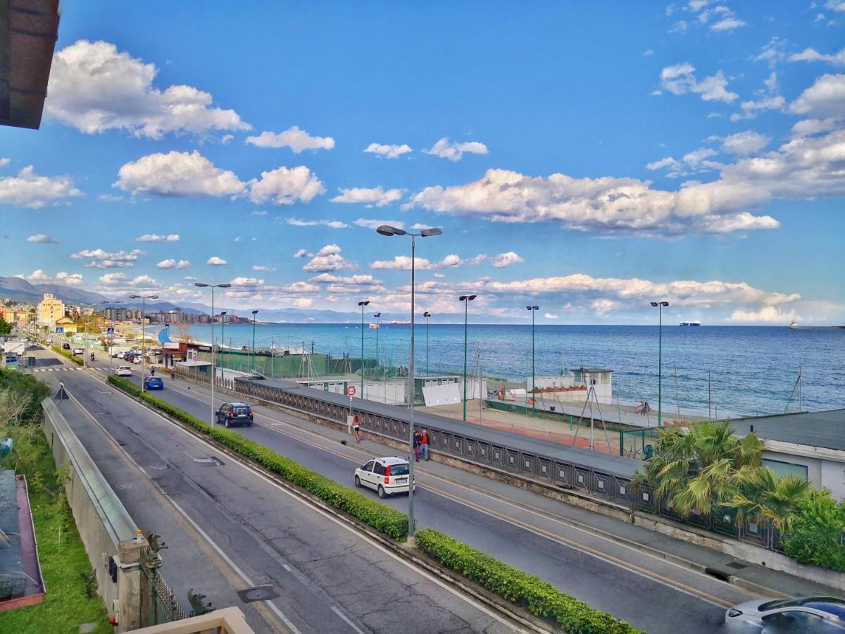 Appartamento Deluxe Con Terrazza Sul Mare Savona Luaran gambar